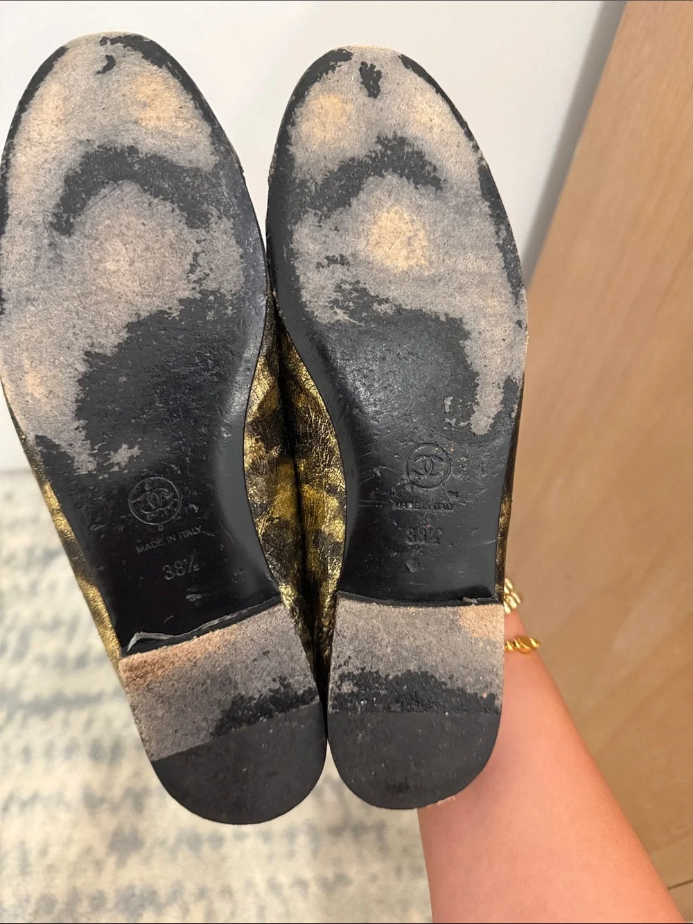 CHANEL Black and Gold Metallic Leather Ballet Flats